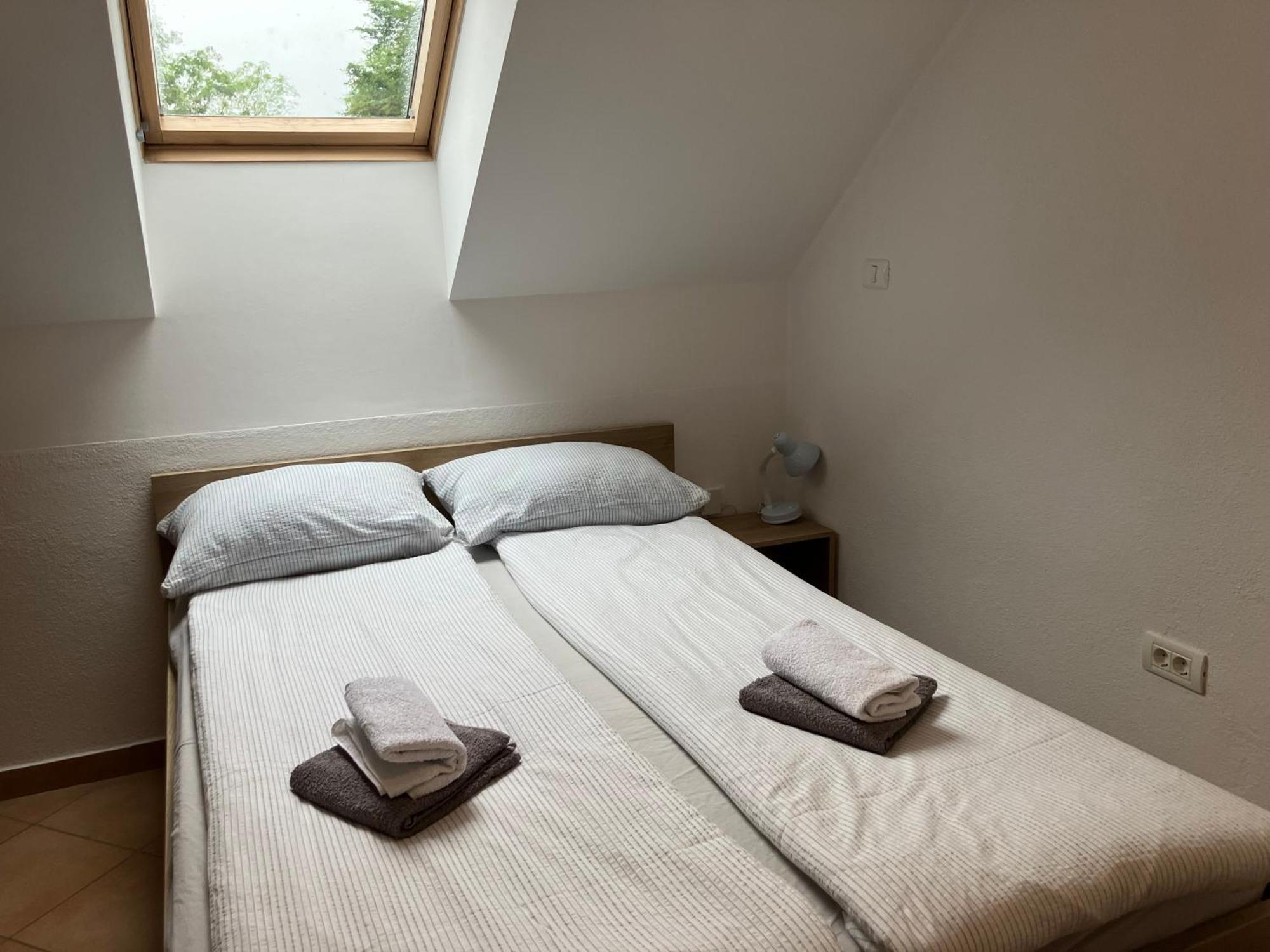 Apartment Ozebek Церкно Екстериор снимка