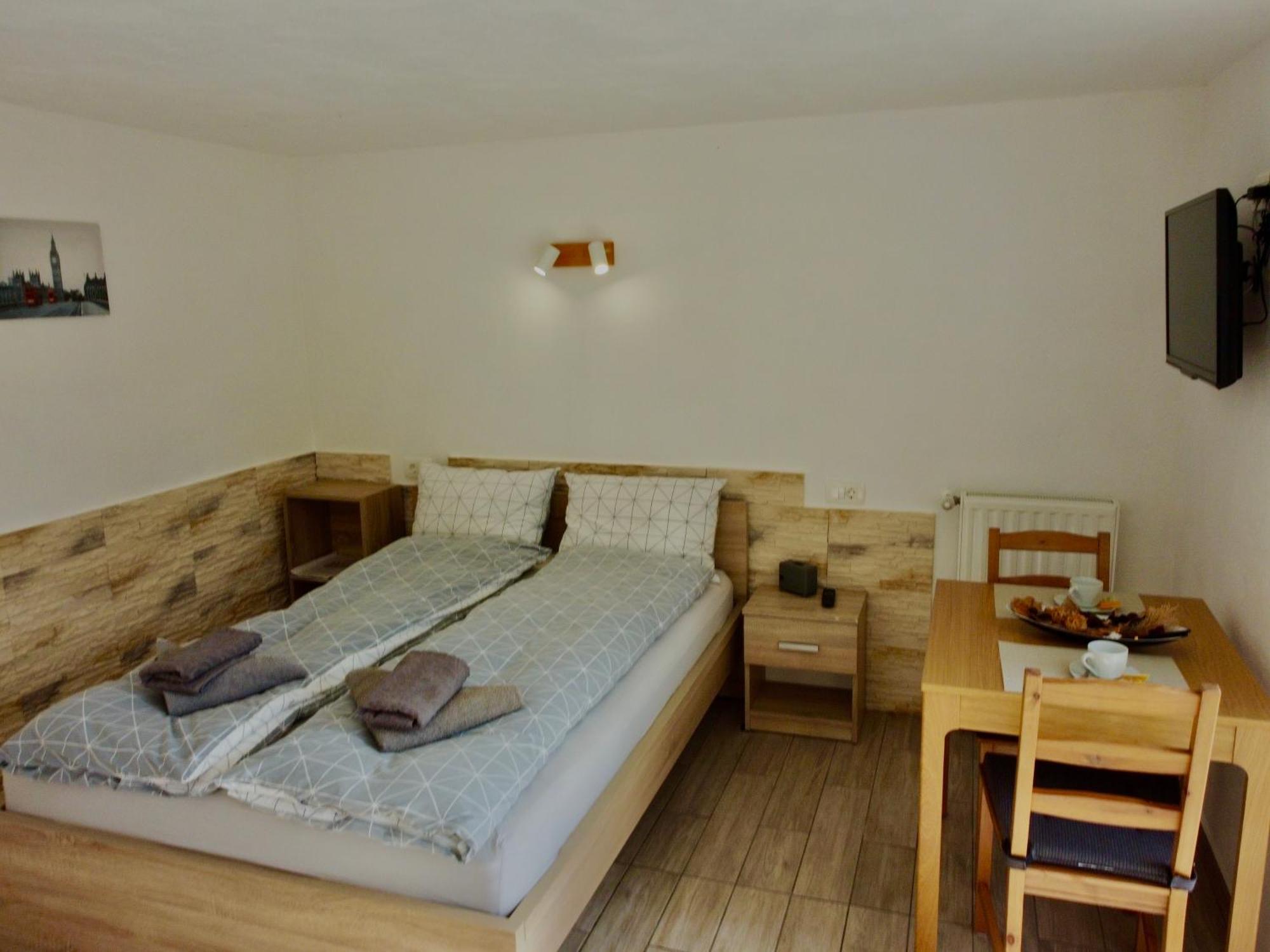 Apartment Ozebek Церкно Екстериор снимка