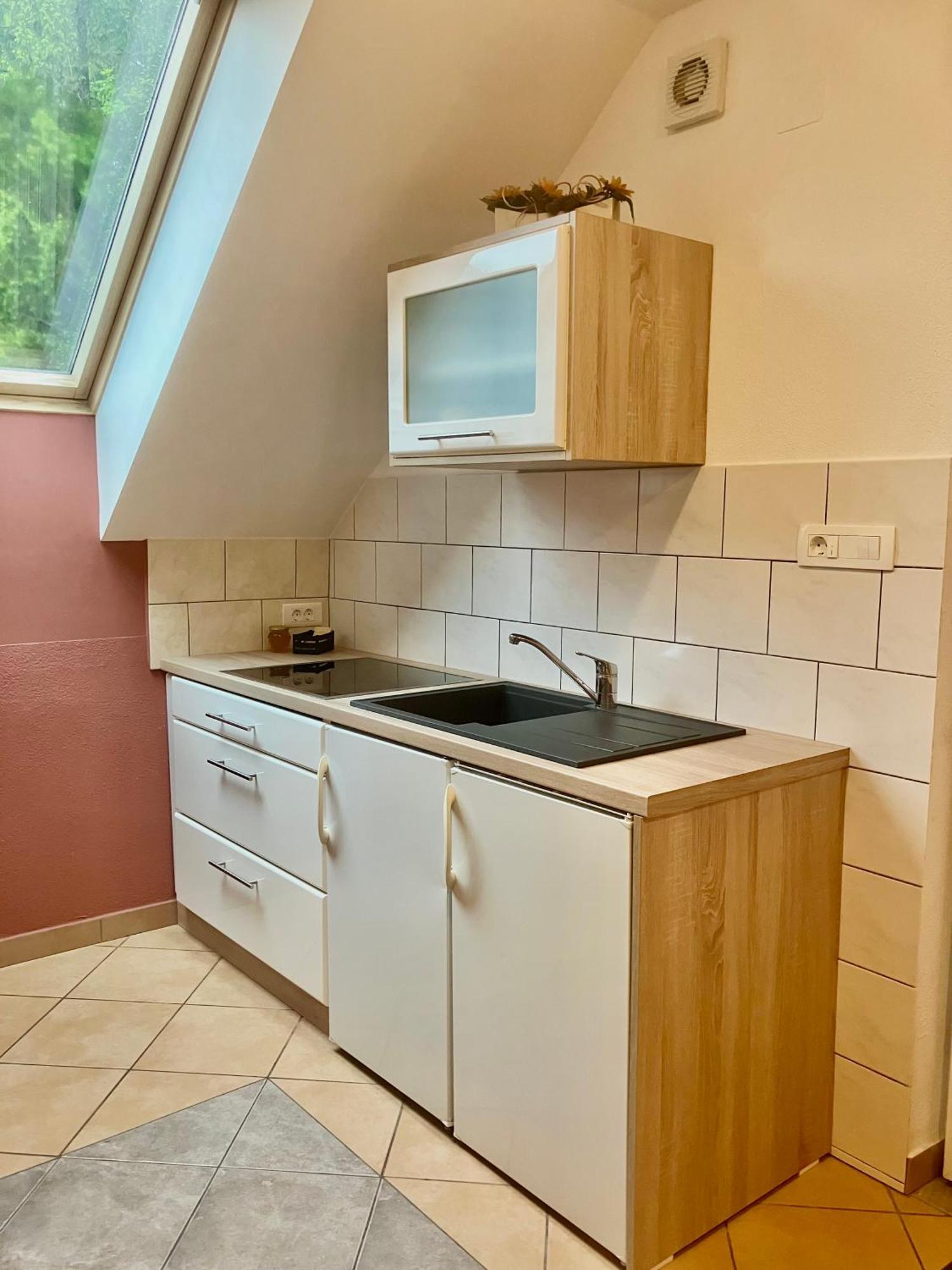 Apartment Ozebek Церкно Екстериор снимка