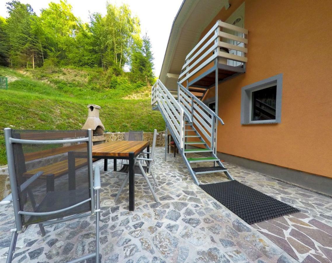 Apartment Ozebek Церкно Екстериор снимка